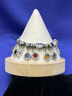 Hallmark “MOM” Charm Bracelet – 11 Charms